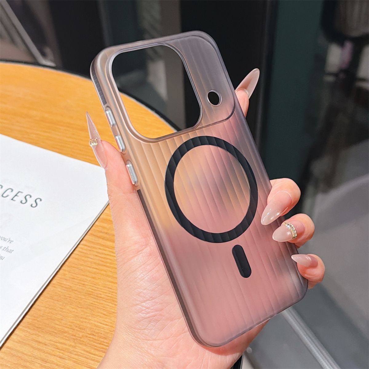 Luxuriöse Eisnebel-Wellenstrei – Oppo Find X8 Bewertung und Preis